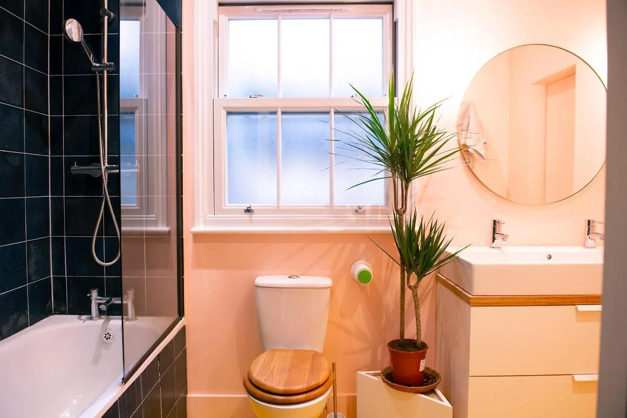 Stunning 3-Bedroom Townhouse In Superb Location Londen 0*,  Verenigd Koninkrijk