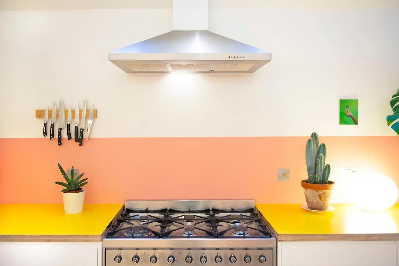 Stunning 3-Bedroom Townhouse In Superb Location Londen 0*,